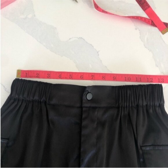 NWOT Black Satin Cuffed Cargo Shorts - Picture 5 of 8